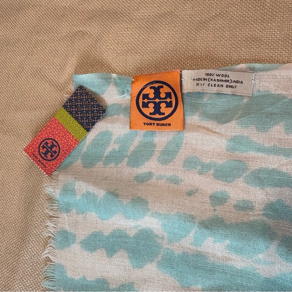 NWT Tory Burch Light Blue and White Scarf Wrap - Picture 2 of 5